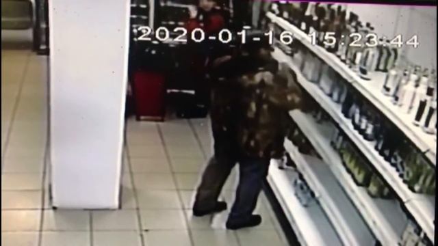 В камчатском городе Елизово полицейские разыскивают подозреваемого в краже смотреть онлайн