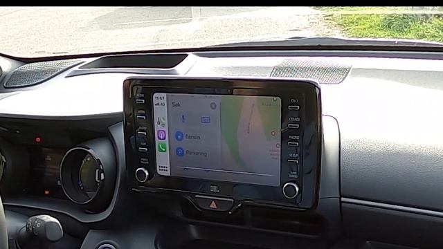 Toyota Yaris смотреть онлайн