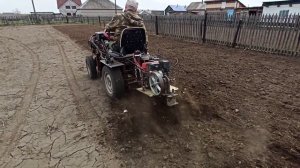 Пашем огород самодельным минитрактором с навесным мотоблоком (активная почвофреза)