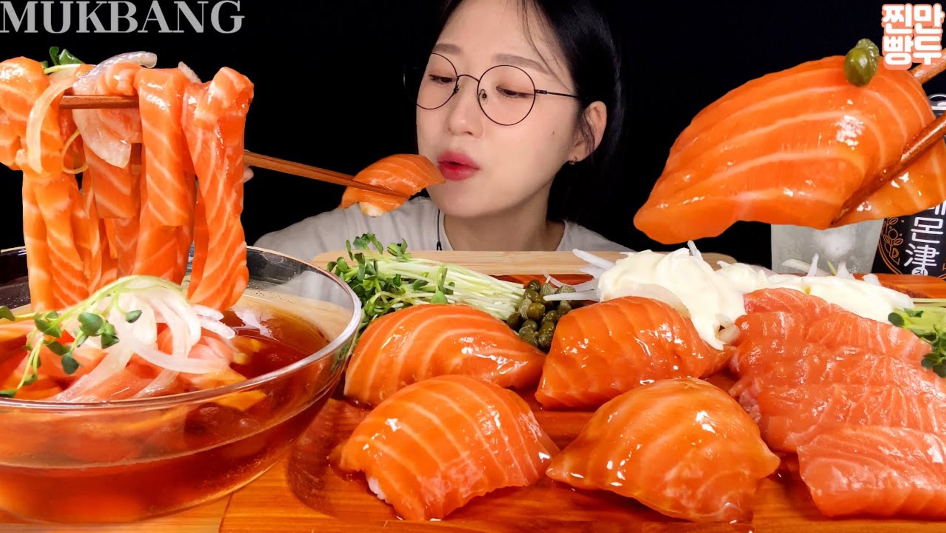 Salmon Noodles & Sushi | KOREANFOOD MUKBANG ASMR смотреть онлайн