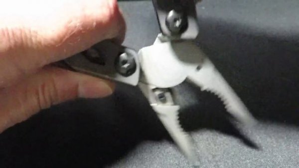 The Most Beautiful Multi-Tool : Gerber Strata !