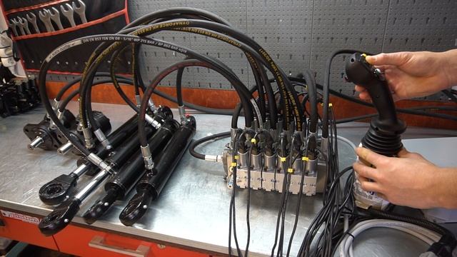 Valve Walvoil DPX 12V full proportional swimming postition 6 functions with joystick Snow machine смотреть онлайн