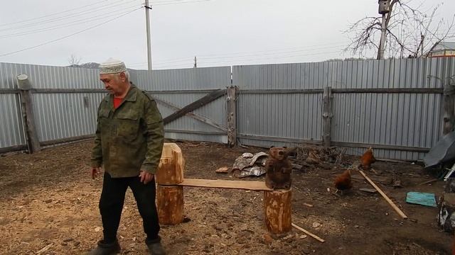 Скамейка с медведями из четырех чурбаков бензопилой