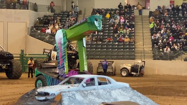 Galactron VS Reptar At Monster Truck Wars In Conroe смотреть онлайн
