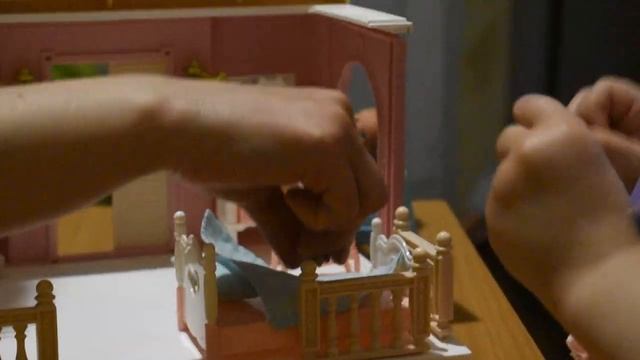 Злата нашла новую подругу Коалу!!! "SYLVANIAN FAMILY KOALA TOWN" смотреть онлайн