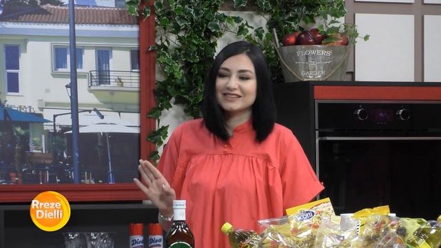 Makarona me mish të grirë dhe speca nga zonja Vjollca смотреть онлайн
