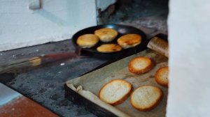 КУПИЛ 2 ДОМА В ДЕРЕВНЕ | ОСТАЛАСЬ ОДНА | ПЕКУ ХЛЕБ, ВАРЮ ЛУКОВЫЙ СУП В РУССКОЙ ПЕЧИ