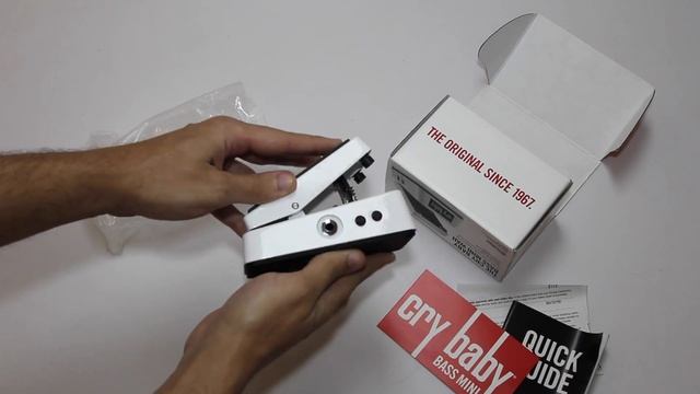 Unboxing Cry Baby Bass Mini Wah CBM105Q смотреть онлайн