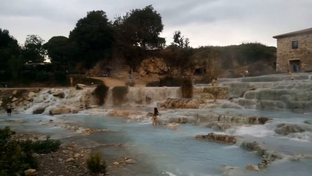 Cascate del Mulino Terme di Saturnia in Tuscany смотреть онлайн