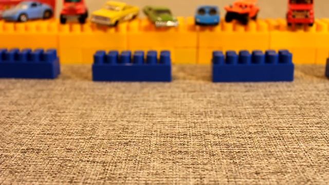 Тачки Маквин против Кинга и Чико Мультик про машинки для детей Lightning McQueen Cars смотреть онлайн