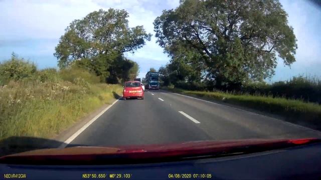Audi A3 YY68HKK Dodgy Overtaking on the A1079 he does it twice in 5 mins смотреть онлайн