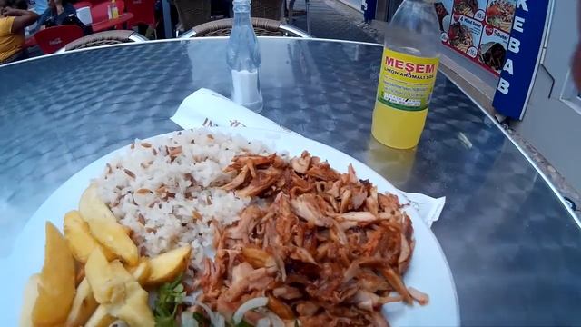 Еда на северном Кипре. Обед в небольшой забегаловке в городе Гирна ( Кирения ) смотреть онлайн