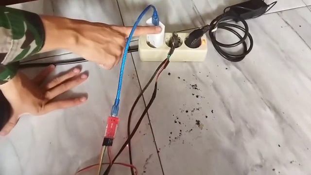 Sensor Kelembapan Tanah menggunakan Arduino ProMini dengan AVR Sim смотреть онлайн