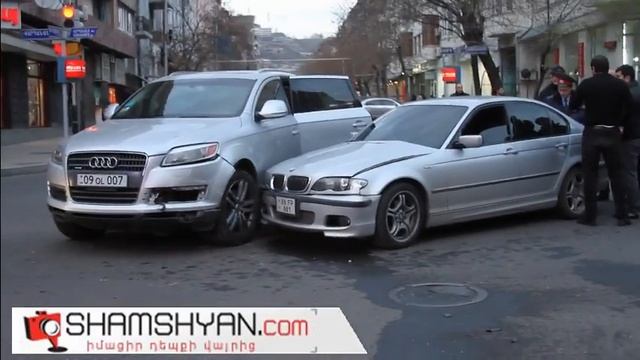 Ավտովթար Երևանում. Հանրապետության և Վարդանանց փողոցների խաչմերուկում բախվել են Audi Q7-ն ու BMW-ն смотреть онлайн