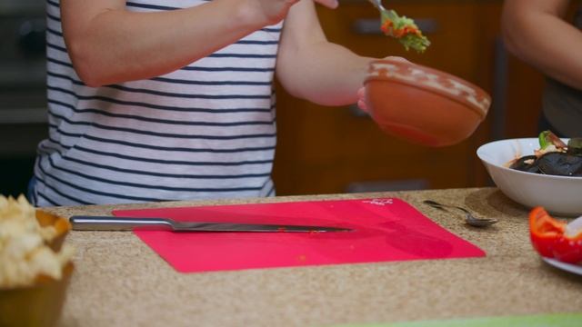 Гуакамоле. Настоящий мексиканский рецепт. Бонус - рецепт без томатов и чеснока. смотреть онлайн