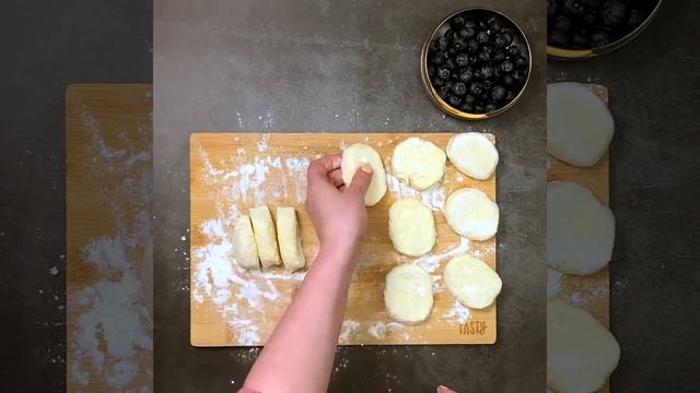 Dieser Nachtisch! Russische Pfannkuchen selber machen! | Einfach Tasty #Shorts #Rezepte смотреть онлайн