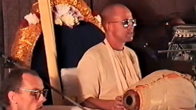1995-10-10 BB Govinda Swami, Program in DK Yubileiniy, Togliatti PART1 смотреть онлайн