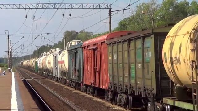 ВЛ10У-997 с грузовым поездом смотреть онлайн