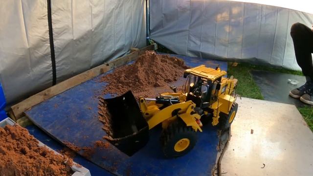 Load Her Up | VOLVO A40G & CAT 980L #t420tomrc 2021 смотреть онлайн