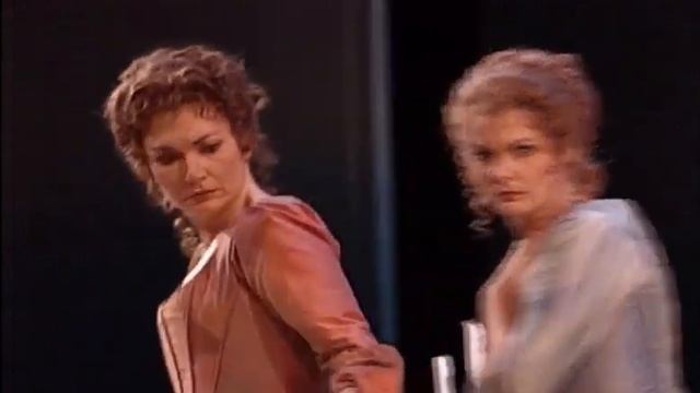 Jerry Hadley as Ferrando in Mozart's Così fan tutte - Sani e salvi agli amplessi amorosi (1996) смотреть онлайн