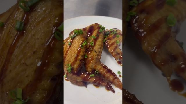 Приготовил хрустящие куриные крылышки,под соусом терияки#shorts#short смотреть онлайн