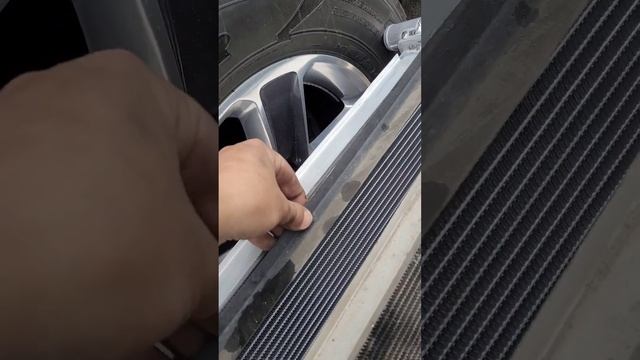Jeep Commander 5.7 gets a 3 row radiator смотреть онлайн