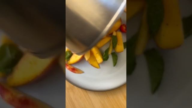 Mozzarella with tomato, peach and mint🍅🍑#foryou #cooking #trending #shorts смотреть онлайн