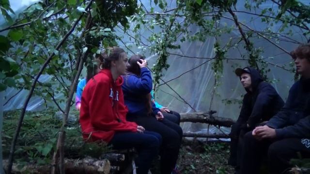 Group Survival Shelter смотреть онлайн