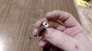 Дешевый и надежный стабилизатор на 12в в машину для ДХО.