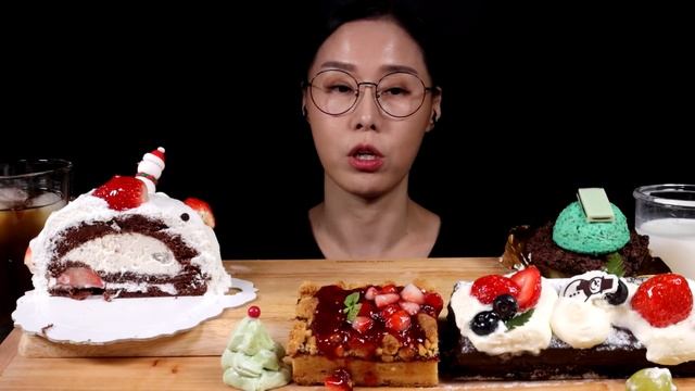 SUB)MUKBANG롯데백화점 크리스마스 디저트 여기 다 있어요Lotte Department Store Christmas Dessertロッテ百貨店クリスマスデザートはここにあります。 смотреть онлайн