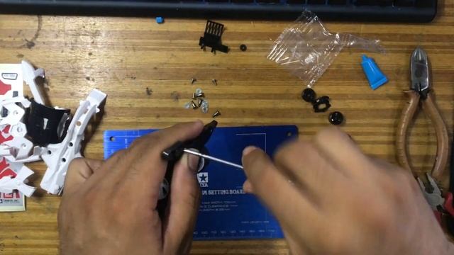 Tamiya Mach Frame - FMA Chassis Mini 4WD Unboxing смотреть онлайн