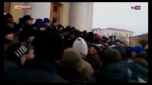Винница 08 12 2014 Штурм ОГА с требованием проведения люстрации свежие новости смотреть онлайн