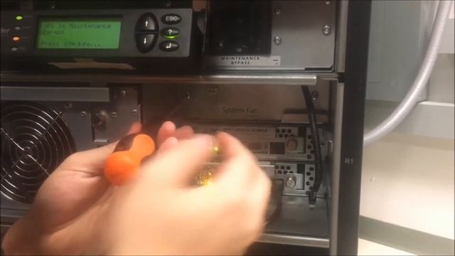 Replacing the System Fan in Symmetra LX UPS | Schneider Electric Support смотреть онлайн