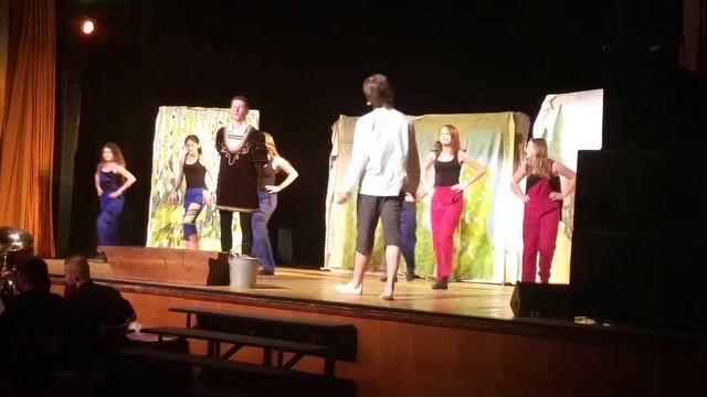 DIVADLO BEZE JMÉNA смотреть онлайн