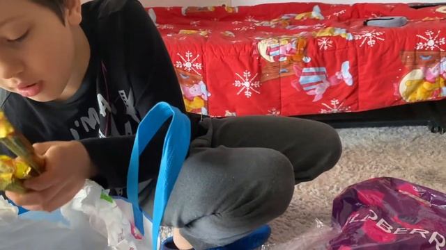 Распаковка ПОСЫЛКИ с подарками из Москвы🥰 смотреть онлайн