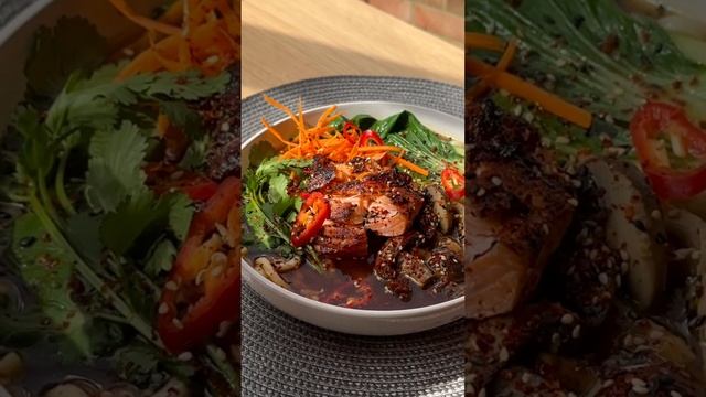 Spicy red miso, shiitake and grilled salmon udon soup #food #shorts смотреть онлайн