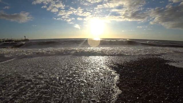 АДЛЕР. Пляж "Чайка" Волны. Прогулка по набережной .. смотреть онлайн