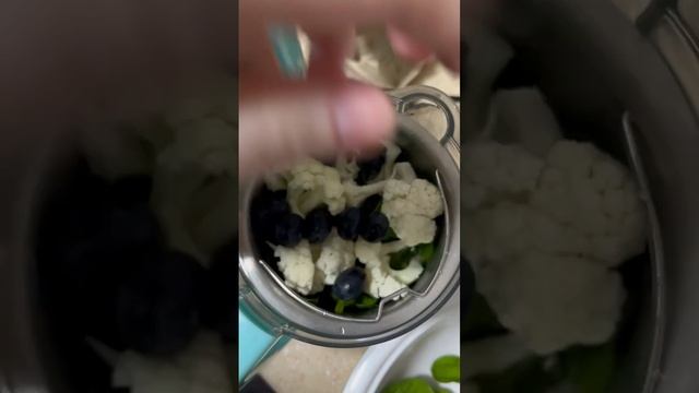 Cauliflower Blueberries Spinach baby puree for 7 month old baby. #baby #babyfoodidea #babyfood смотреть онлайн