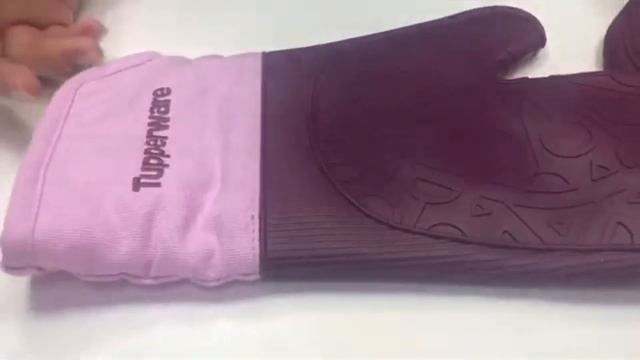 Варежка прихватка защитит не только ладони, но и руки #tupperware #кухня смотреть онлайн