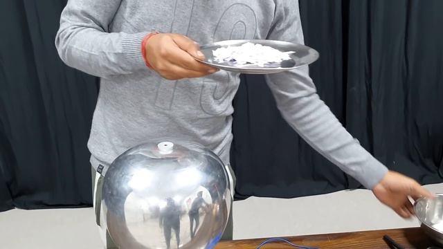 इसे टच करो और कमाल देखों - Simple Science Experiment Using Static Electricity смотреть онлайн