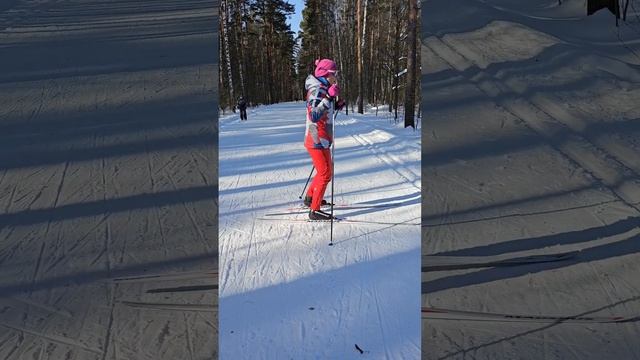 добавь скорости #коньковыйход #лыжи отталкивание на взлёт смотреть онлайн