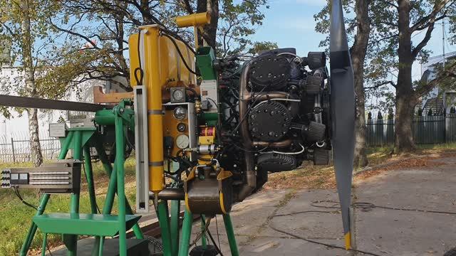 Двигатель на стенде