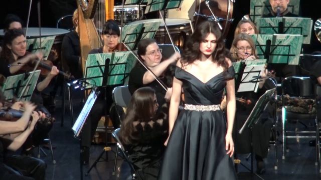 ¡Hermosa chica canta maravillosamente! смотреть онлайн