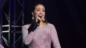 Фрагменты сольного концерта Алёны Петровской в БКЗ Октябрьский  13.03.19.