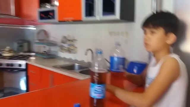 Смешываю pepsi кампот и газ воду что будет? смотреть онлайн