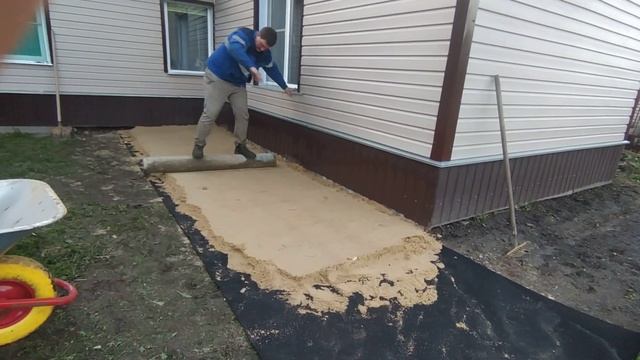 КАК УТРАМБОВАТЬ ПЕСОК СВОИМИ СИЛАМИ БЕЗ ВИБРОПЛИТЫ ПОД СТЯЖКУ смотреть онлайн