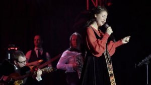 Алёна Петровская-Зорька алая (муз. А. Морозов, сл. В. Гинзбурский)