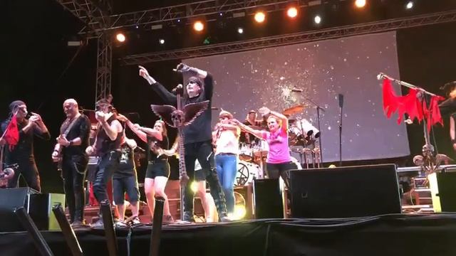 Mägo de Oz - Fiesta Pagana (con felicitación a Zeta) смотреть онлайн