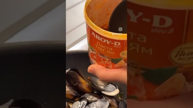 Мидии в соусе том ям. Tom yam sauce mussels смотреть онлайн