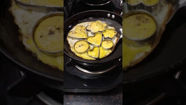 Egg🥚yolks shaped by Cookies cutter#shorts#egg #viral смотреть онлайн
